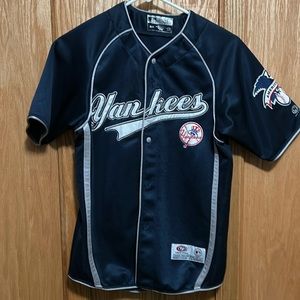 Boy’s Heavy weight Yankee Jersey. Size Medium (10/12). Good Condition.